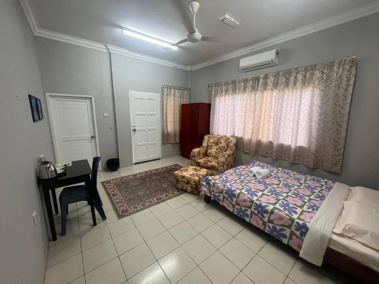 Putra Sentosa Retreat Camp, Sematan Hotel Quarto foto