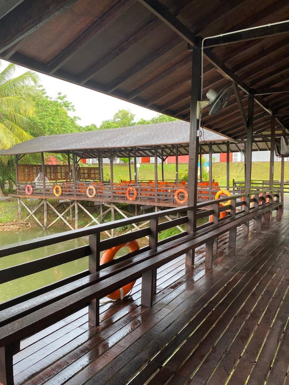 Putra Sentosa Retreat Camp, Sematan Hotel Exterior foto